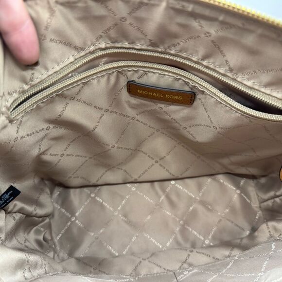 EUC Michael Kors Charlotte Tote Bag Cream and Brown with Signature Monogram - Picture 3 of 5